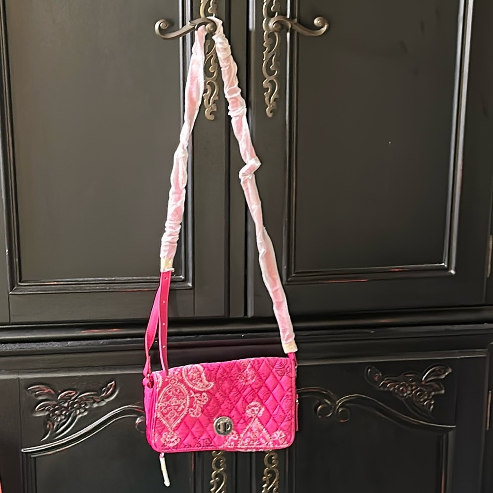 NWOT‎ Vera Bradley Pink Stamped Paisley Organizer Turnlock Crossbody Bag Purse